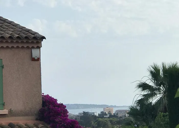 Villa Maison Chaleureuse, Au Calme, Proche De Tout, Avec Piscine Privee Antibes