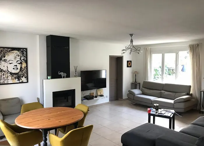 Maison Chaleureuse, Au Calme, Proche De Tout, Avec Piscine Privee 别墅 昂蒂布